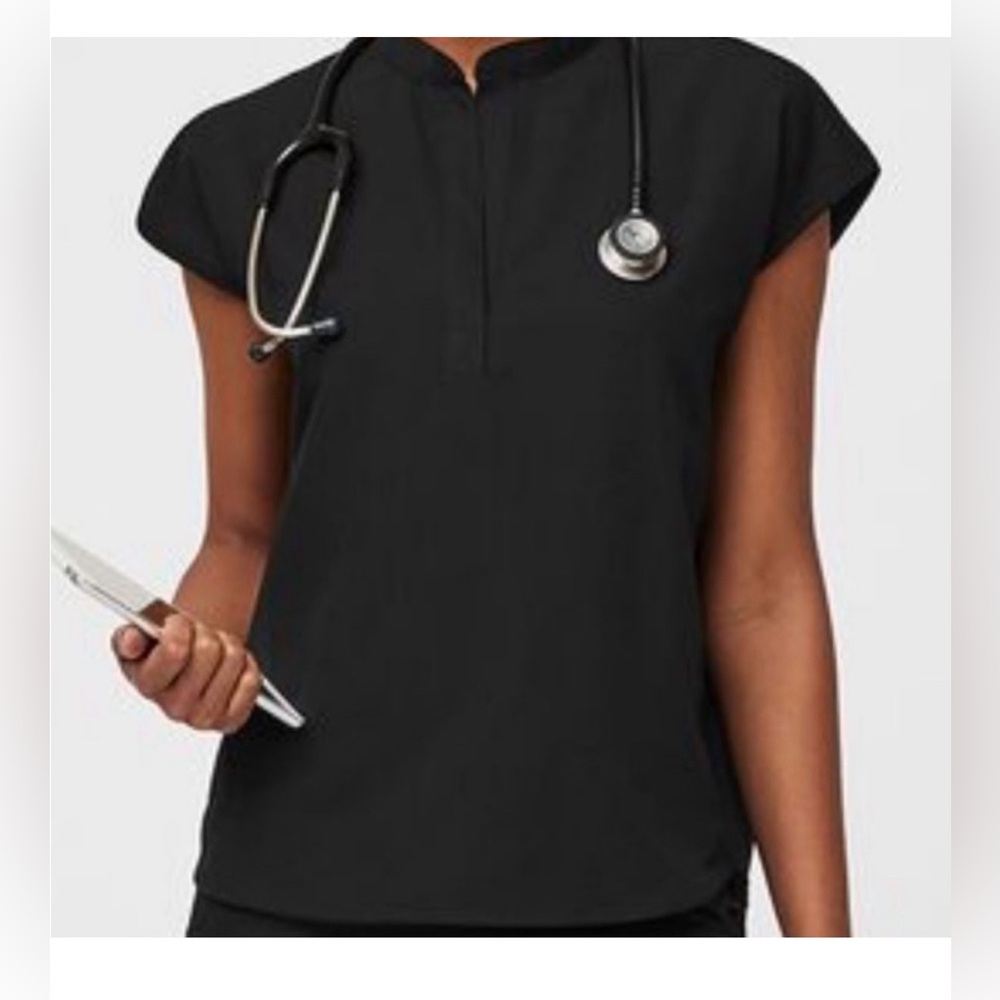 Figs scrub top